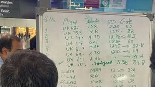 airport-staff-forced-to-use-whiteboards-to-show-flight-v0-onc1naxv4idd1.jpeg